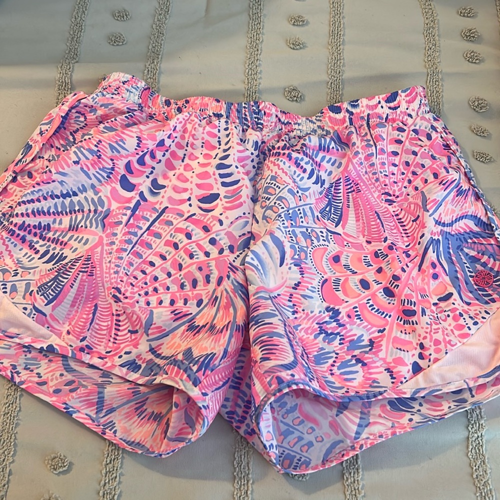 Lilly Pulitzer Lulextic Runaround Shorts size Small pink and purple seashell